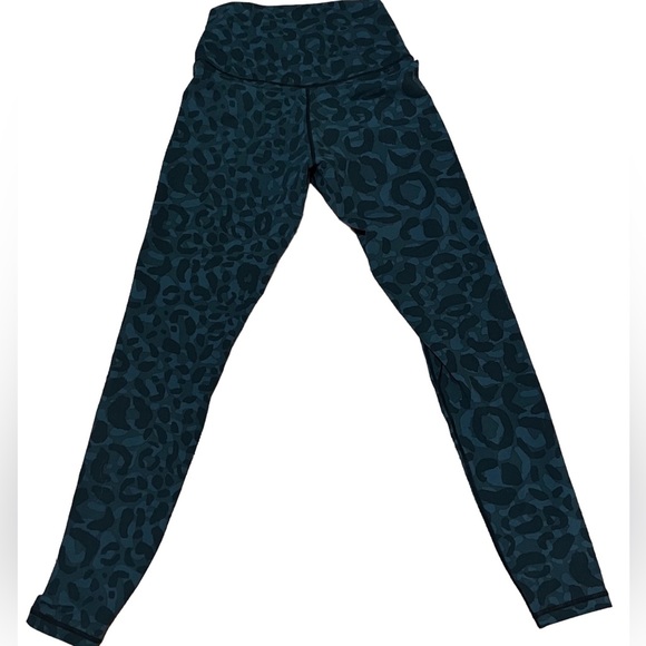 Pants - Black and gray cheetah print leggings